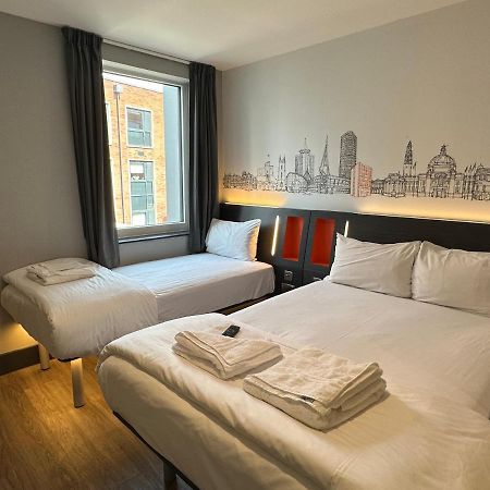 Easyhotel Cardiff Esterno foto