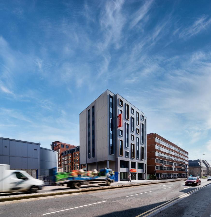 Easyhotel Cardiff Esterno foto
