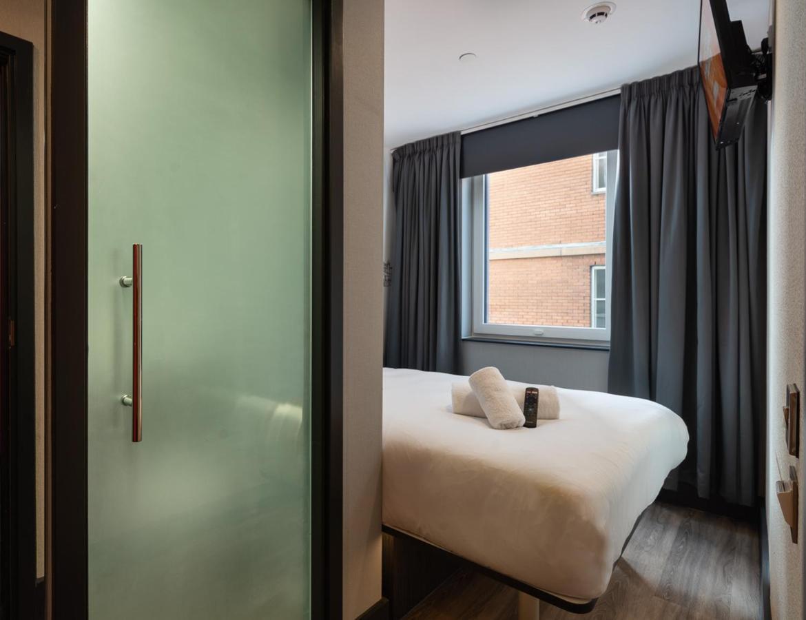 Easyhotel Cardiff Esterno foto