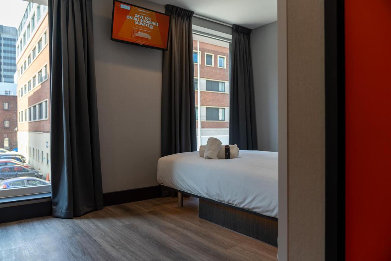 Easyhotel Cardiff Esterno foto
