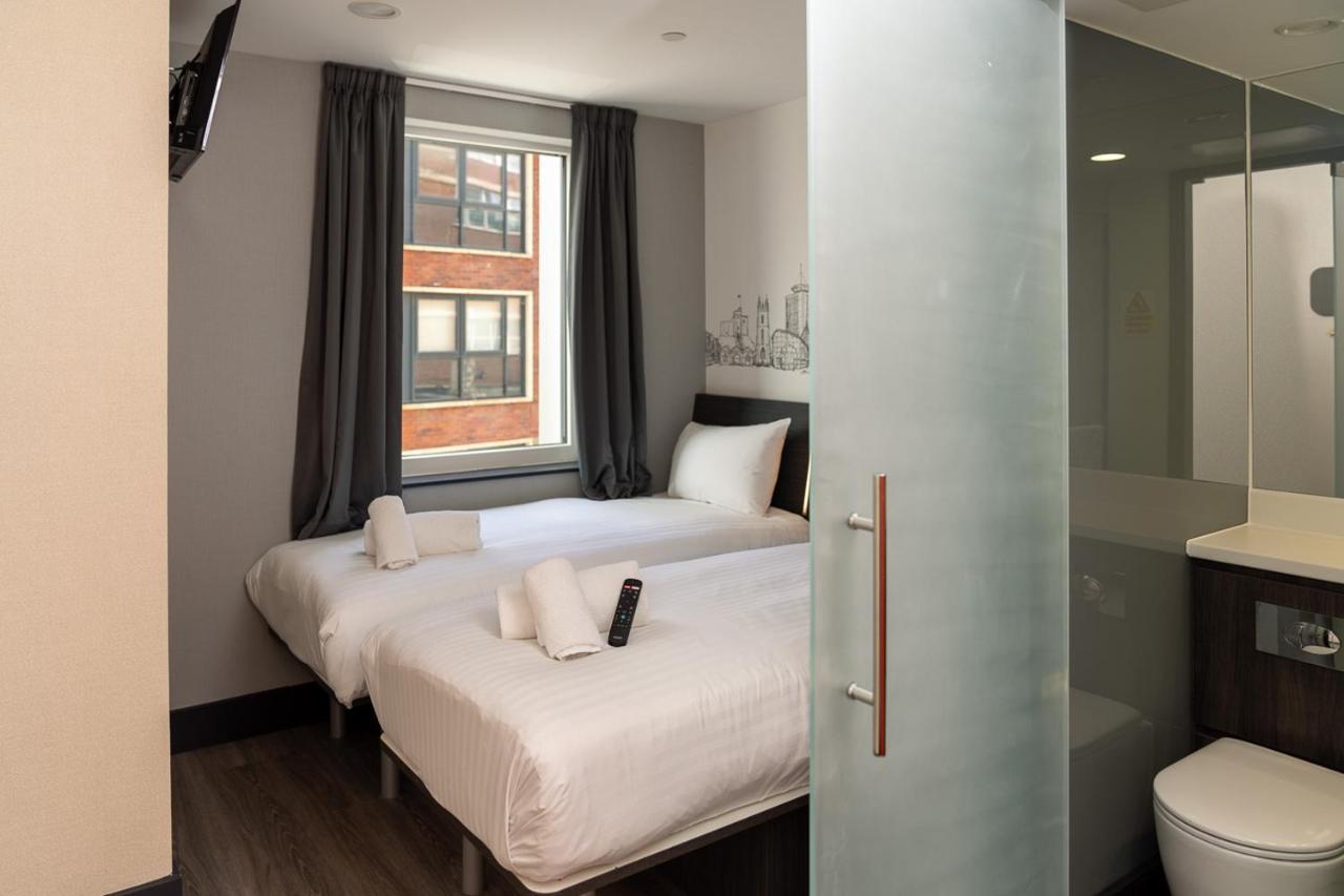Easyhotel Cardiff Esterno foto