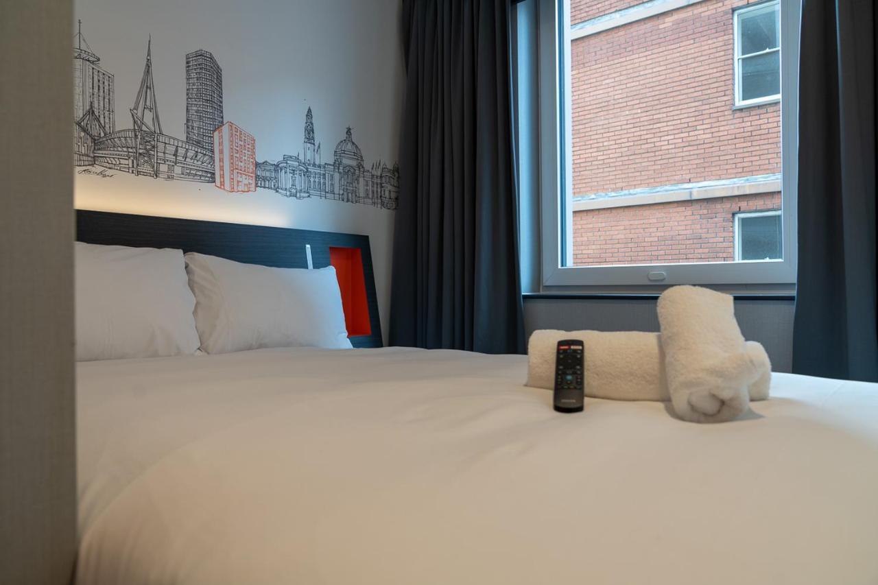 Easyhotel Cardiff Esterno foto