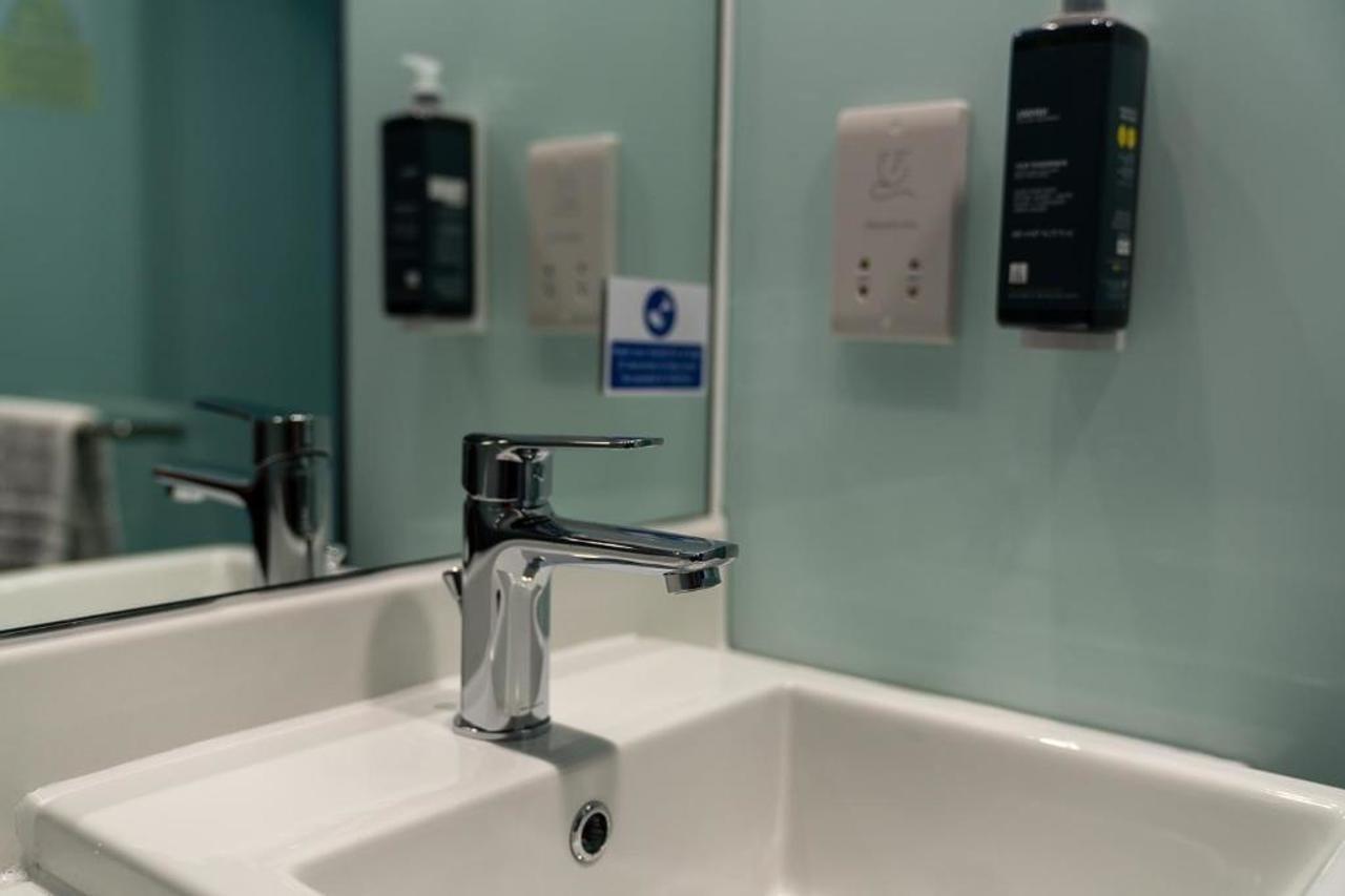 Easyhotel Cardiff Esterno foto